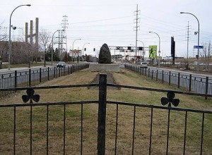 Present day picture of the Irish Commemorative Stone that is situated in between Route 112. Image:https://irishcanadianfamineresearcher.wordpress.com/2014/07/08/montreal-irish-memorial-park-foundation-needs-support-to-right-a-historical-wrong/